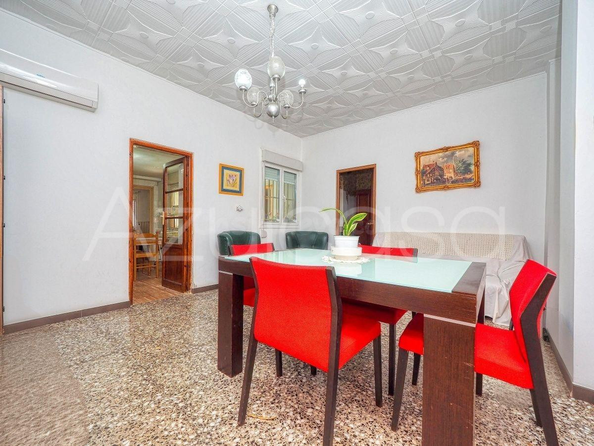 Estupenda casa en planta baja en venta de 4 dormitorios y 2  - foto 3