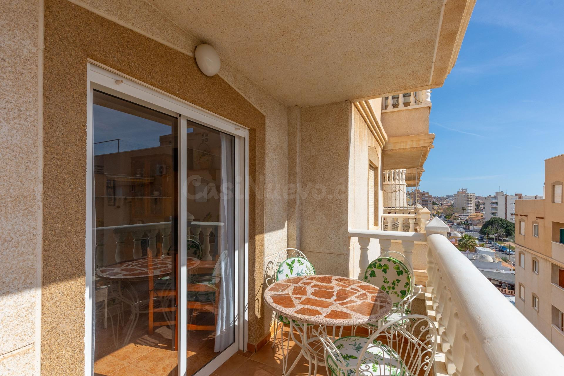 ¡Vistas al Amanecer y Brisa Mediterránea en Nueva Torrevieja! 2 dormitorios + piscina comunitaria - foto 5