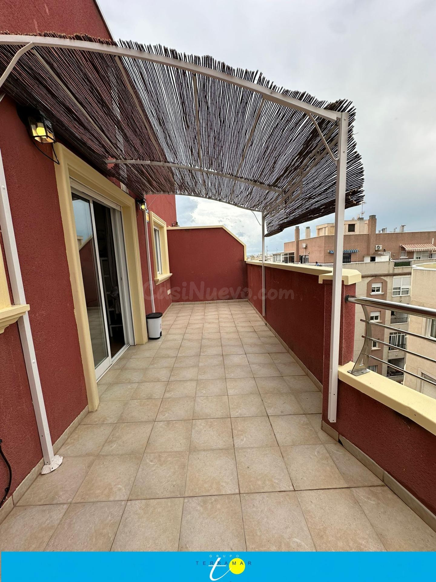 FANTASTICO ATICO, MUY LUMINOSO, EN EL CENTRO DE TORREVIEJA, IDEAL PARA VIVIR TODO EL AÑO