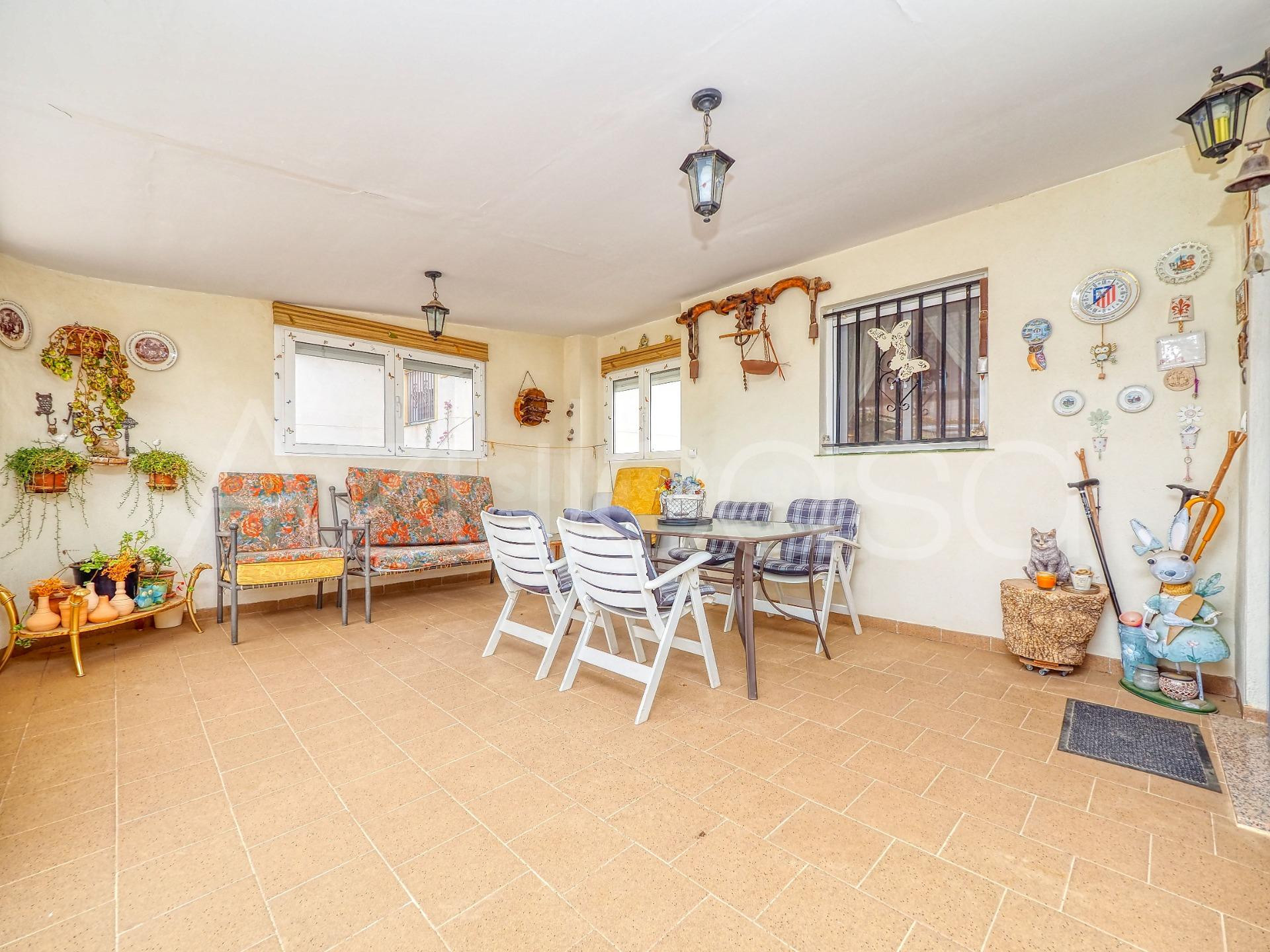 Estupendo Chalet en venta de 3 dormitorios, 2 baños y parcel - foto 4
