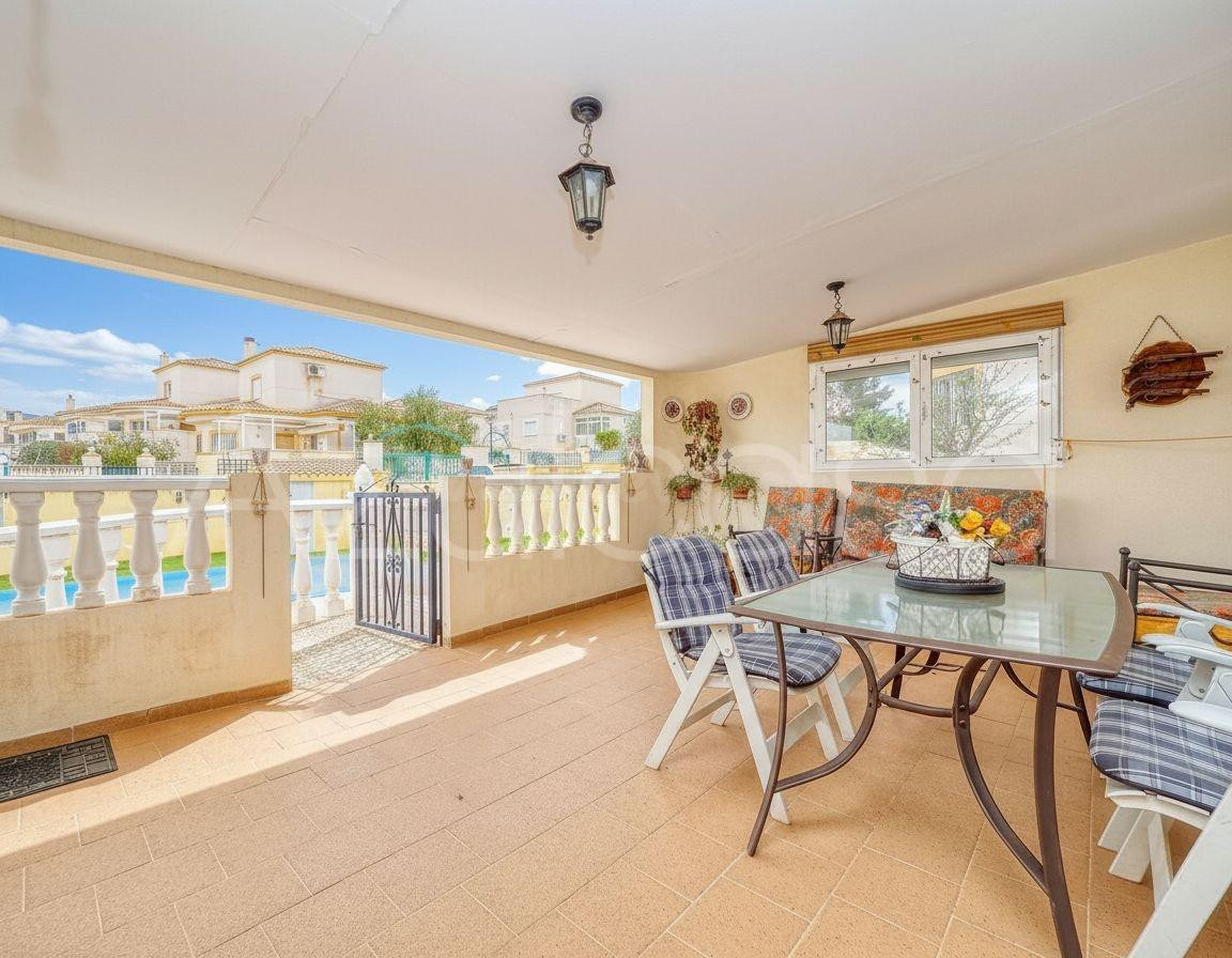 Estupendo Chalet en venta de 3 dormitorios, 2 baños y parcel - foto 5