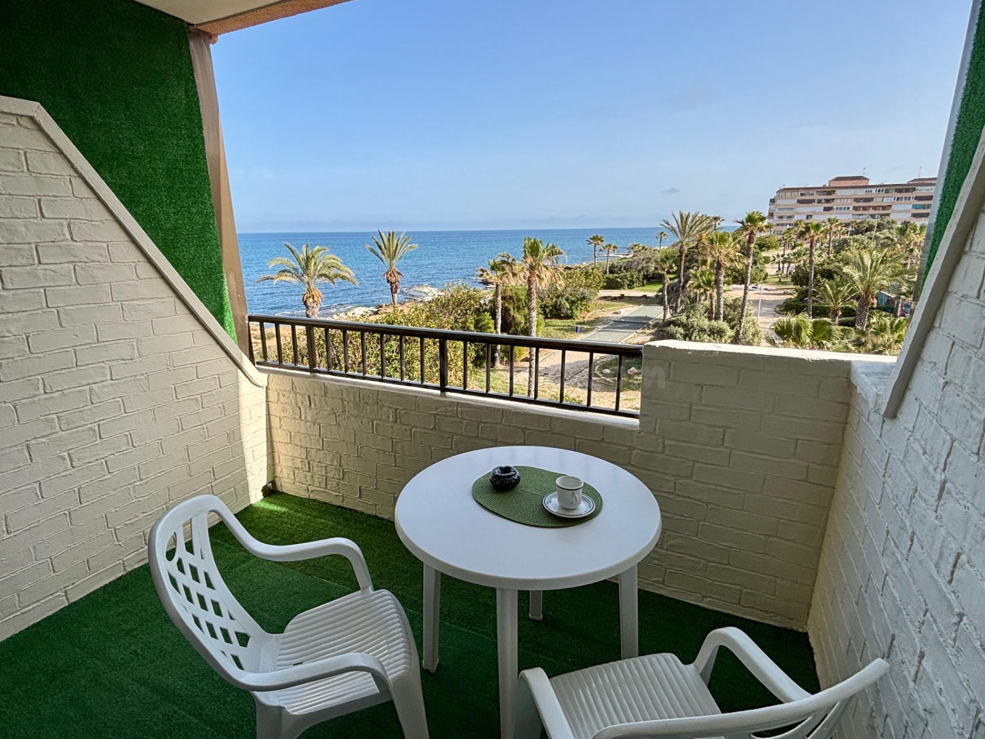 Acogedor apartamento reformado en una de las zonas más especiales de Torrevieja — Cabo Cervera. - foto 2