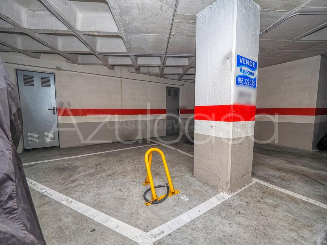 Estupenda plaza de garaje para moto en venta en Gran Vía
