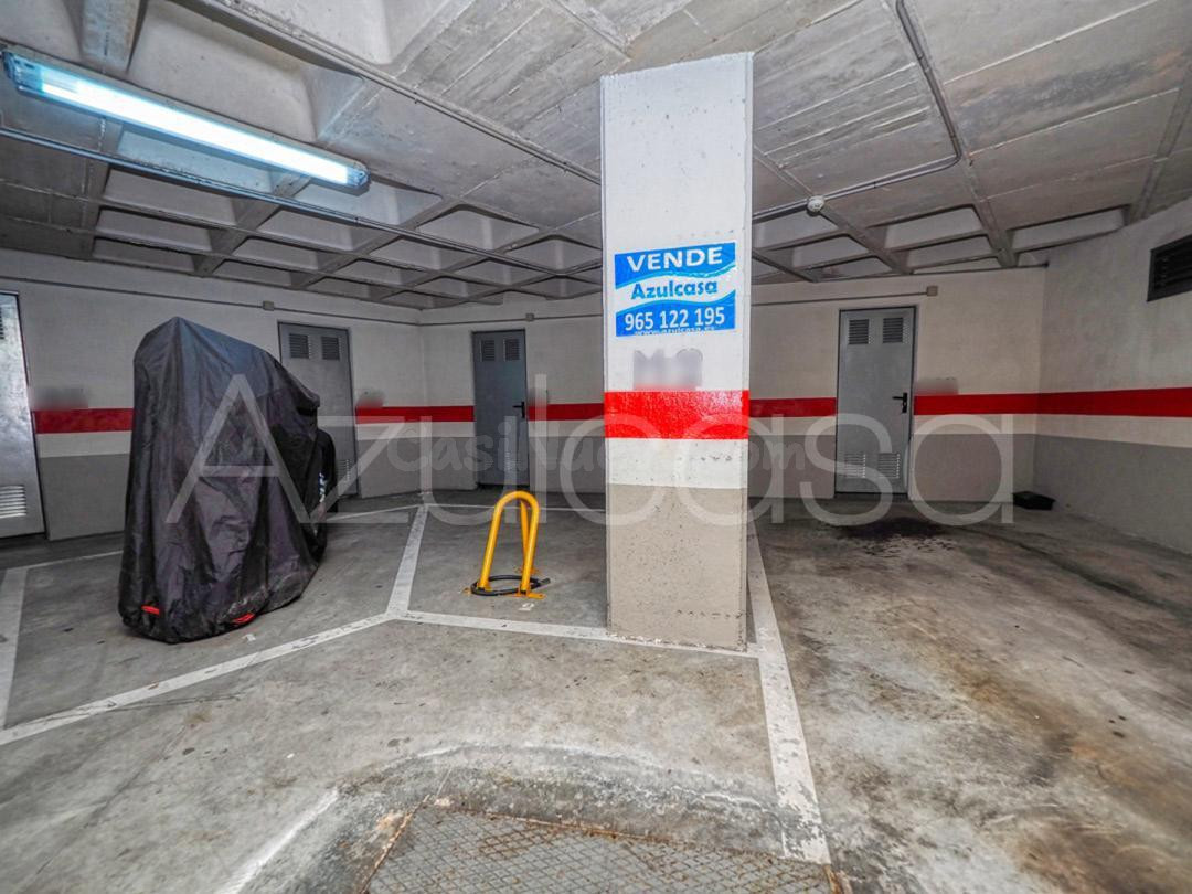 Estupenda plaza de garaje para moto en venta en Gran Vía - foto 2