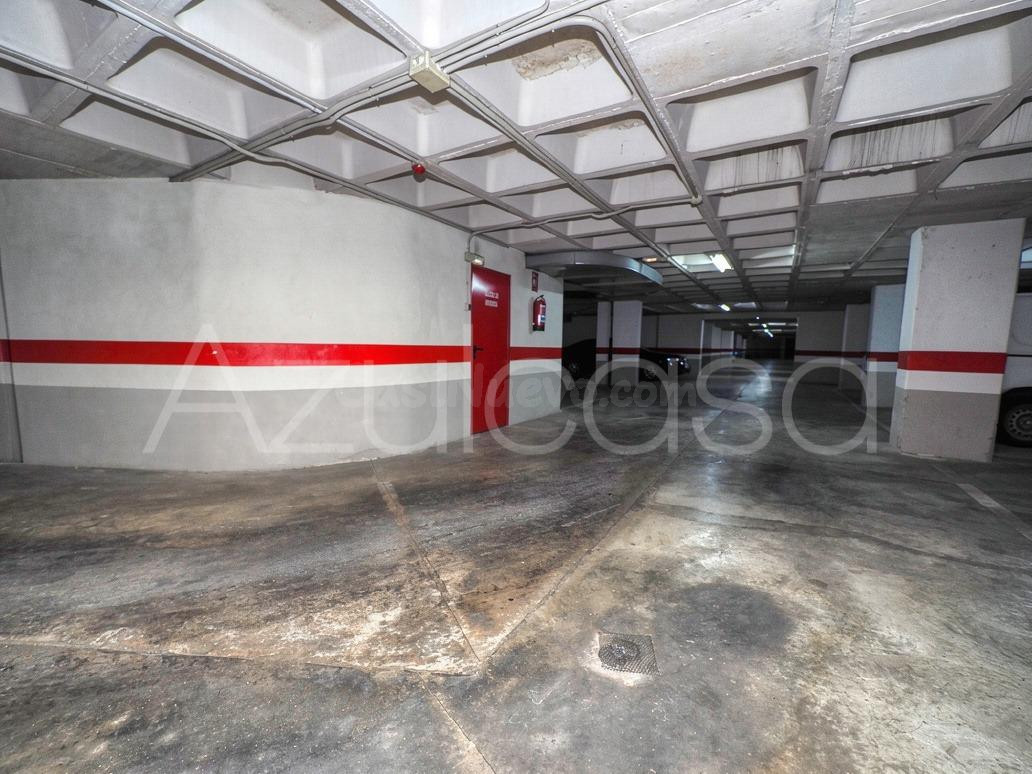 Estupenda plaza de garaje para moto en venta en Gran Vía - foto 3