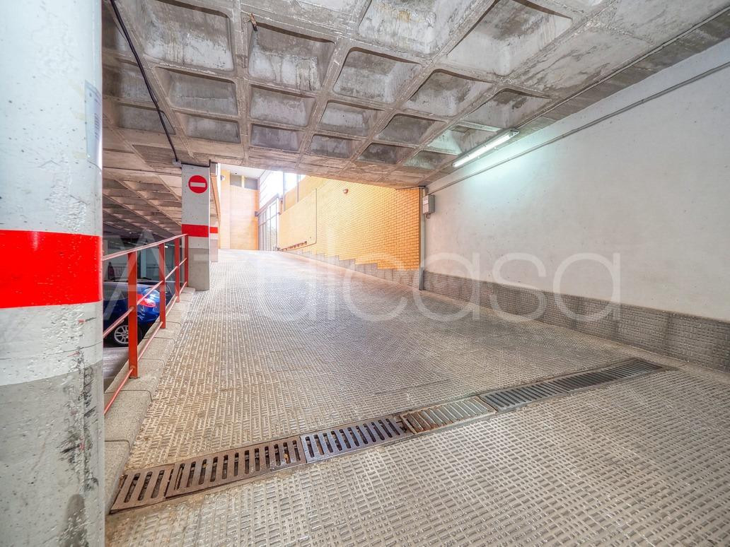 Estupenda plaza de garaje para moto en venta en Gran Vía - foto 4