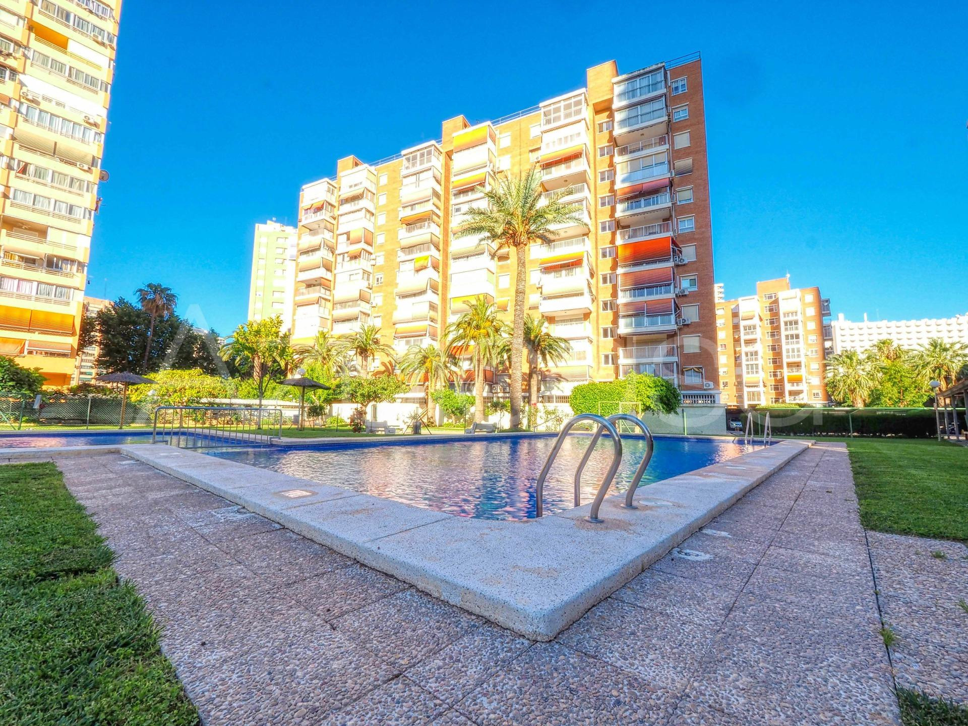 Estupenda vivienda en 3ª linea de playa en Benidorm - foto 3