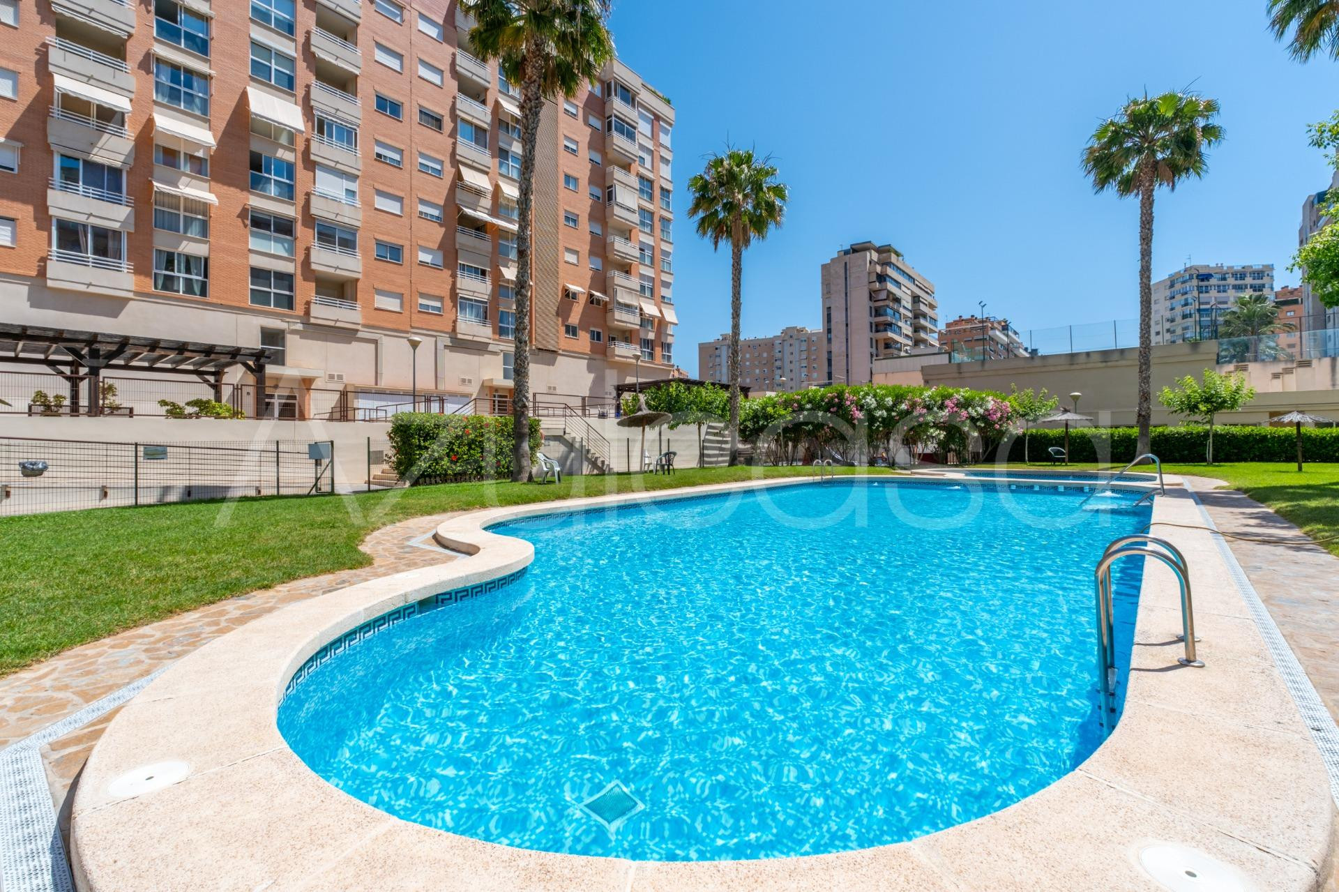 Fantástico piso en venta de 3 dormitorios y 2 baños con gara