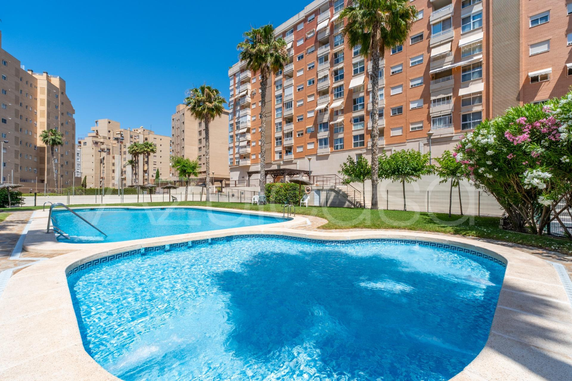 Fantástico piso en venta de 3 dormitorios y 2 baños con gara - foto 2