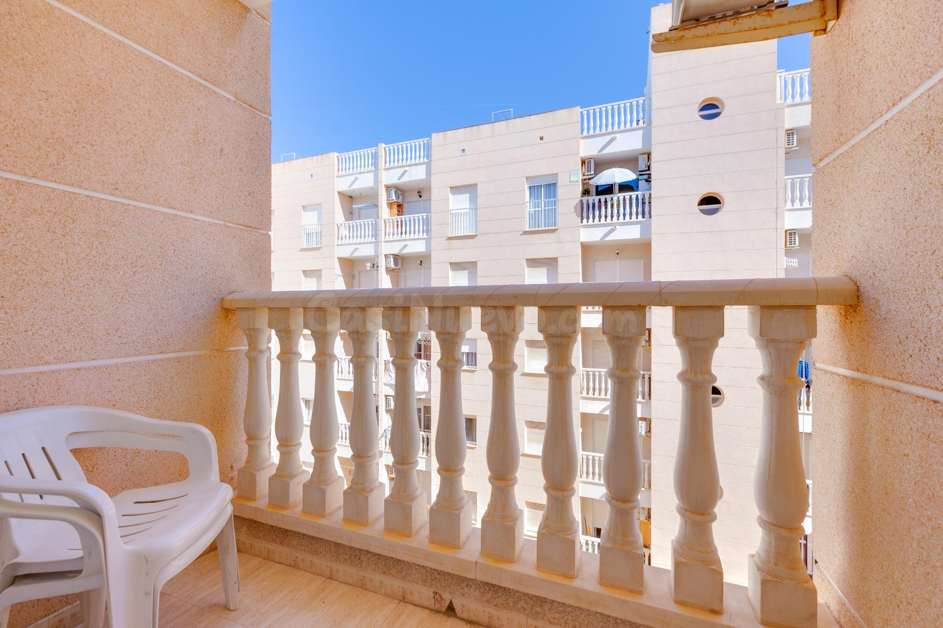Apartamento de 2 dormitorios con piscina comunitaria en Torr - foto 2