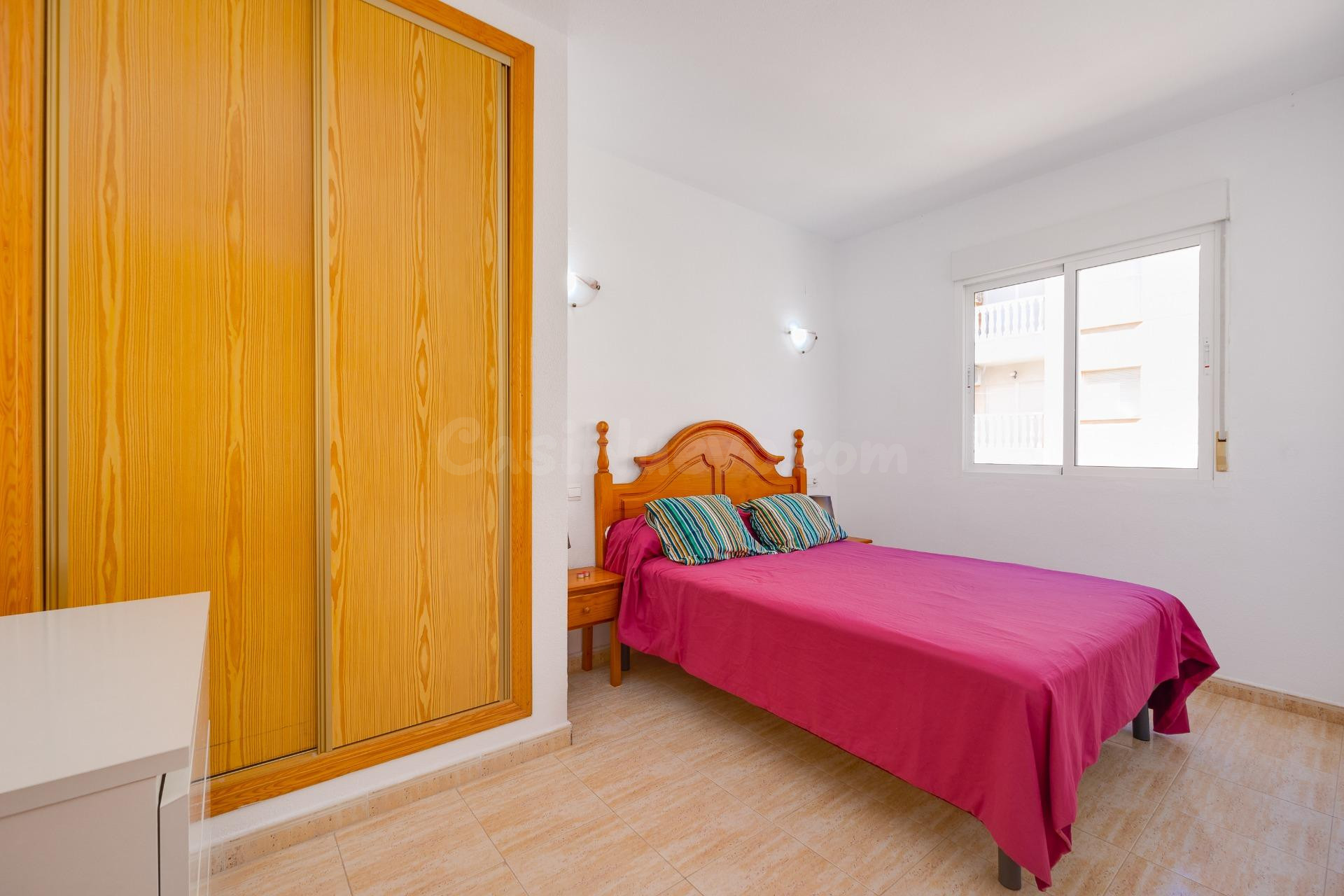 Apartamento de 2 dormitorios con piscina comunitaria en Torr - foto 4
