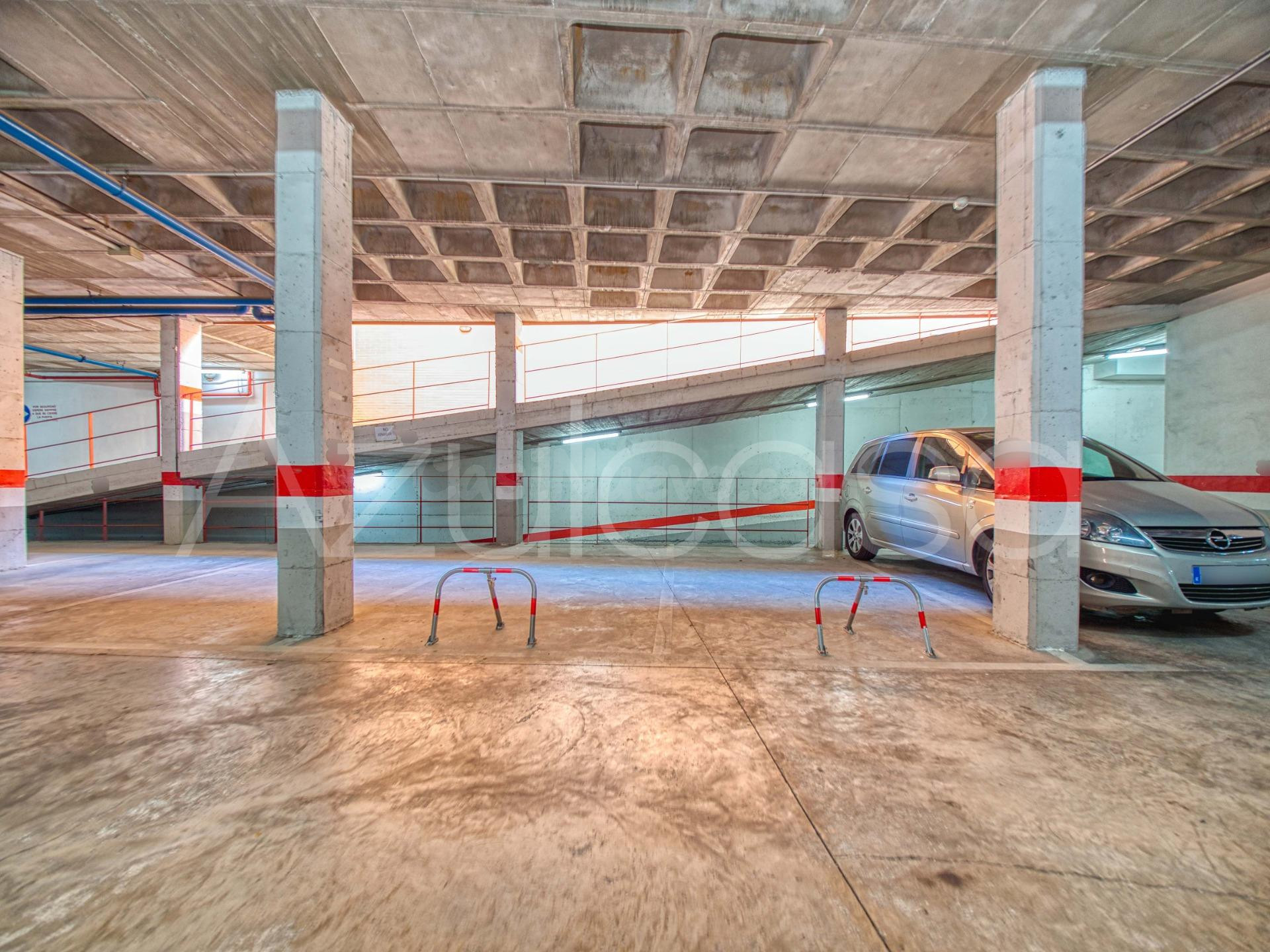 2 plazas de garaje + 1 trastero en venta en Garbinet