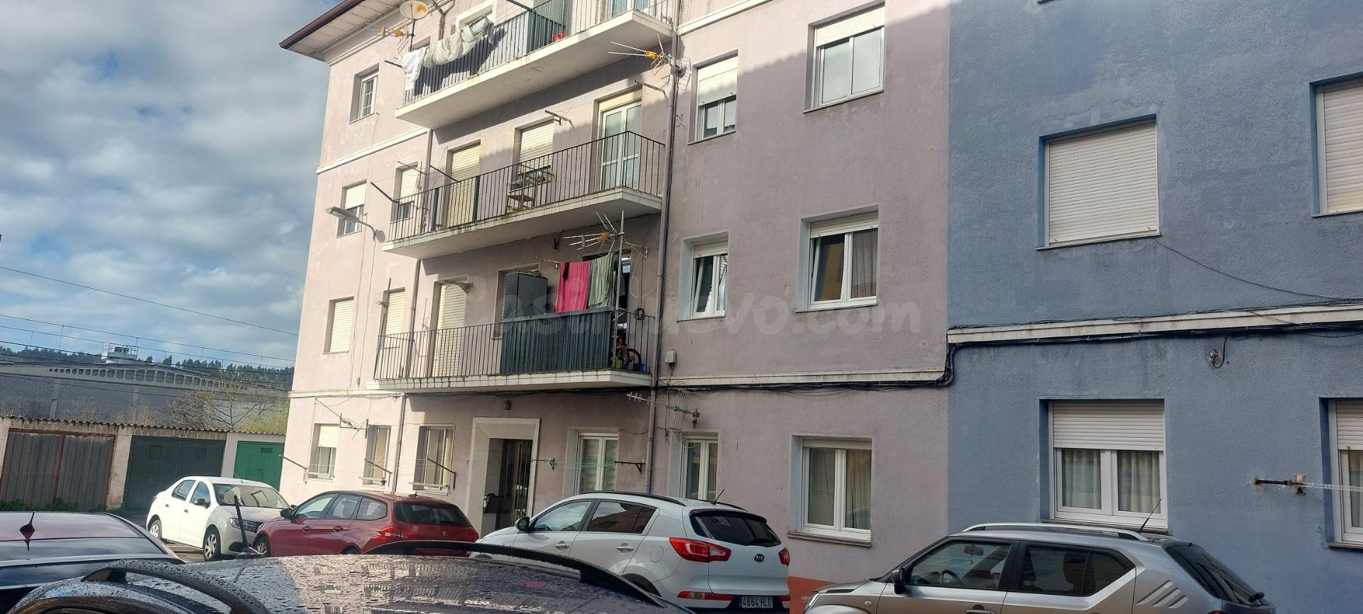Piso de 2 Dormitorios en Barreda - foto 2