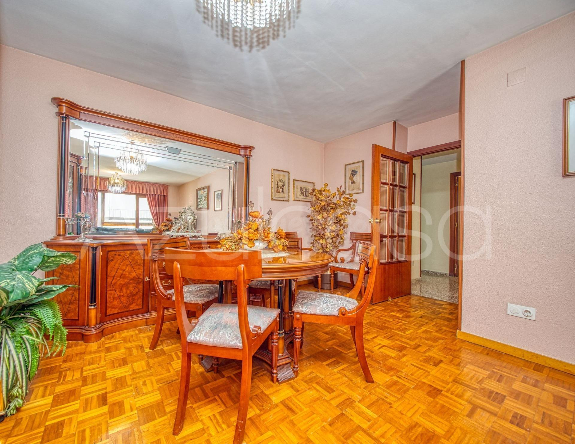 Estupendo piso en venta de 4 dormitorios y 2 baños con plaza - foto 5