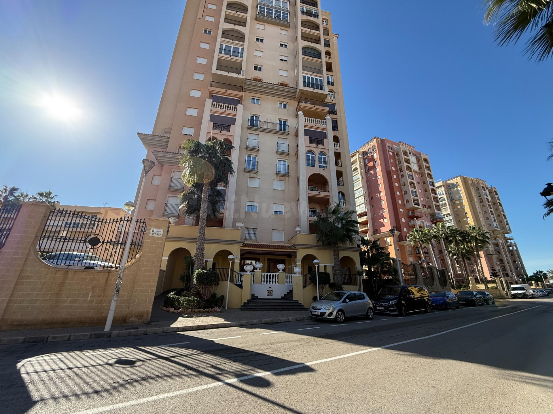INCREIBLE APARTAMENTO DE 2 DORMITORIOS Y 2 BAÑOS EN ATALAYAS - foto 5