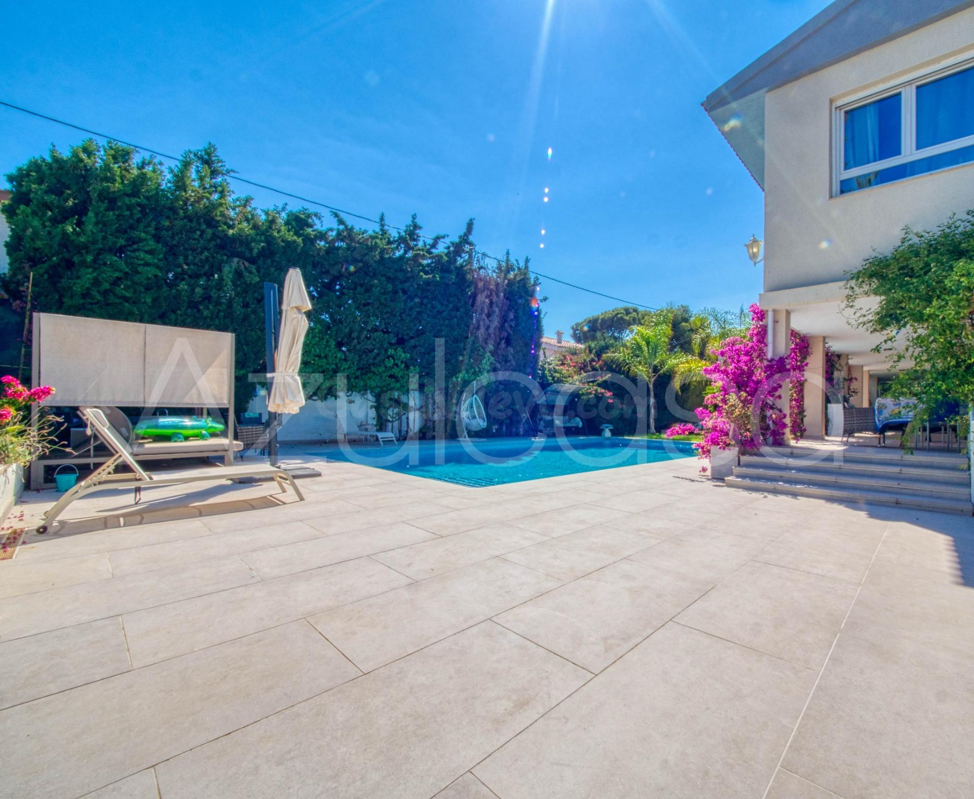 Magnífica Villa en venta de 7 dormitorios y 5 baños con parc - foto 4