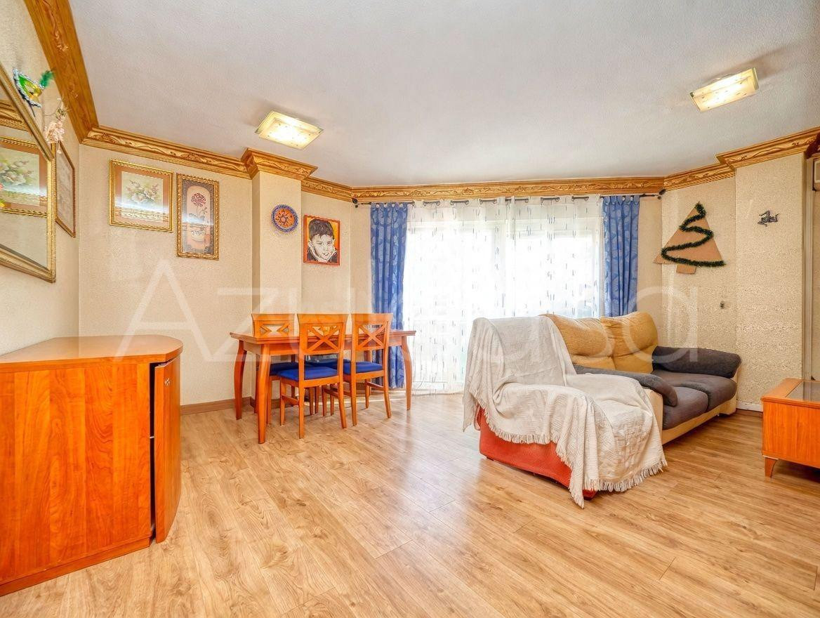 Estupendo piso en venta de 4 dormitorios y 2 baños con garaj