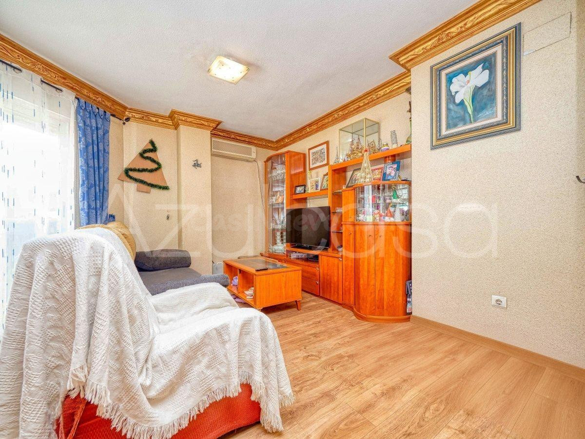 Estupendo piso en venta de 4 dormitorios y 2 baños con garaj - foto 2