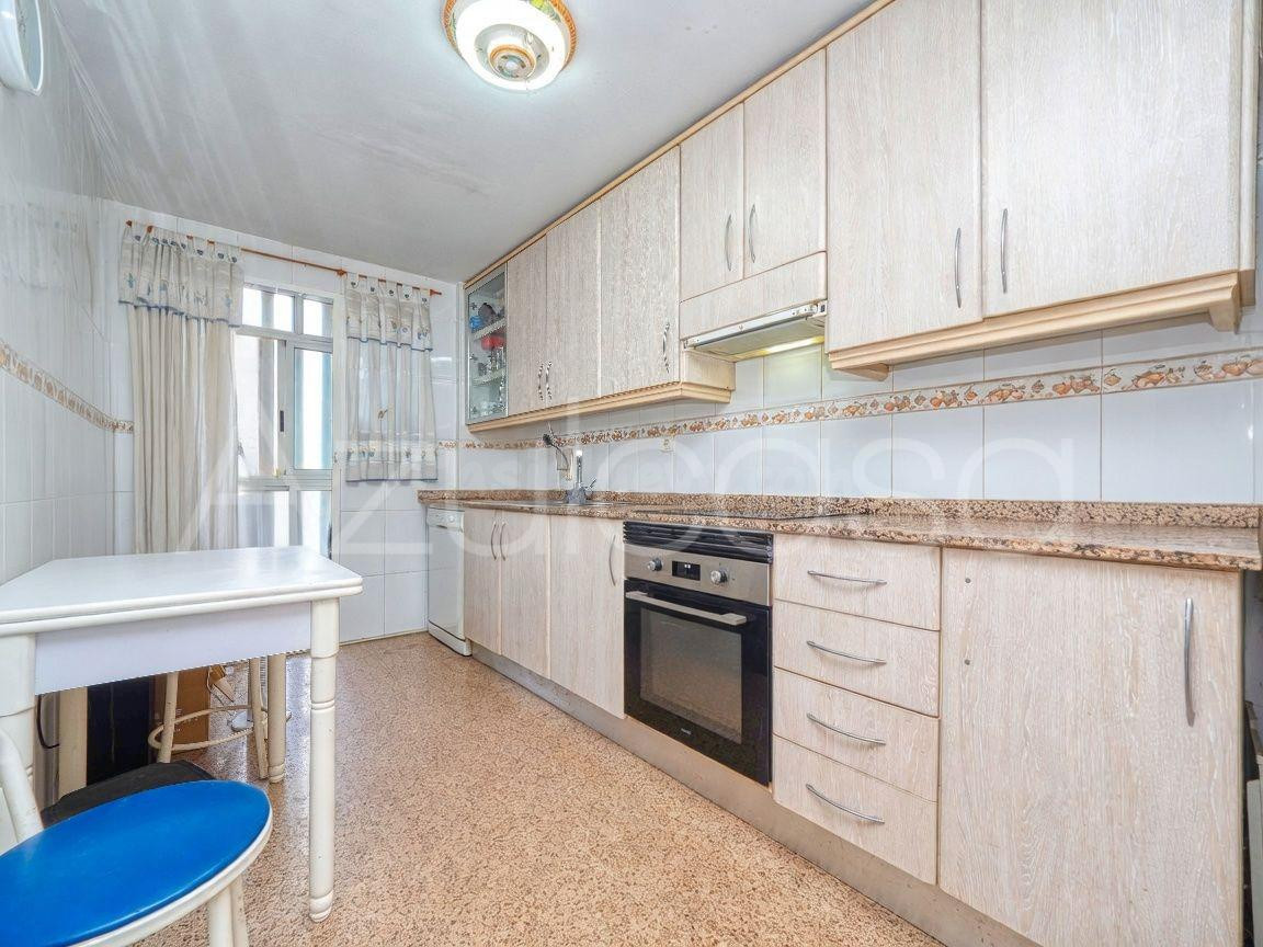Estupendo piso en venta de 4 dormitorios y 2 baños con garaj - foto 4