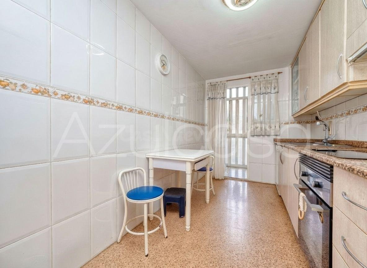 Estupendo piso en venta de 4 dormitorios y 2 baños con garaj - foto 5