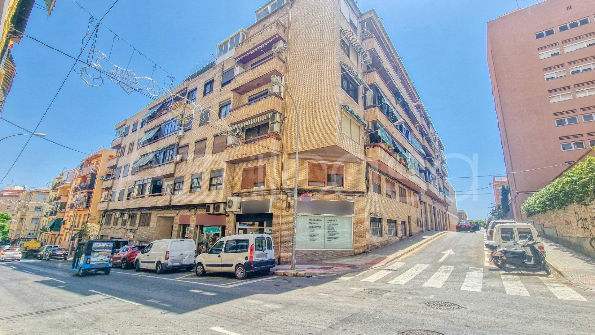 Oportunidad. Piso en venta de 3 dormitorios en Altozano