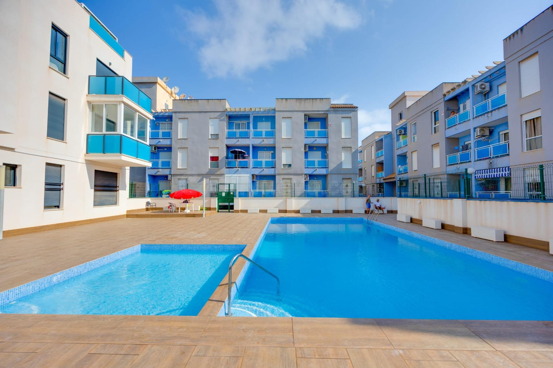 Venta de Apartamento 2 dormitorios zona Habaneras,piscina co