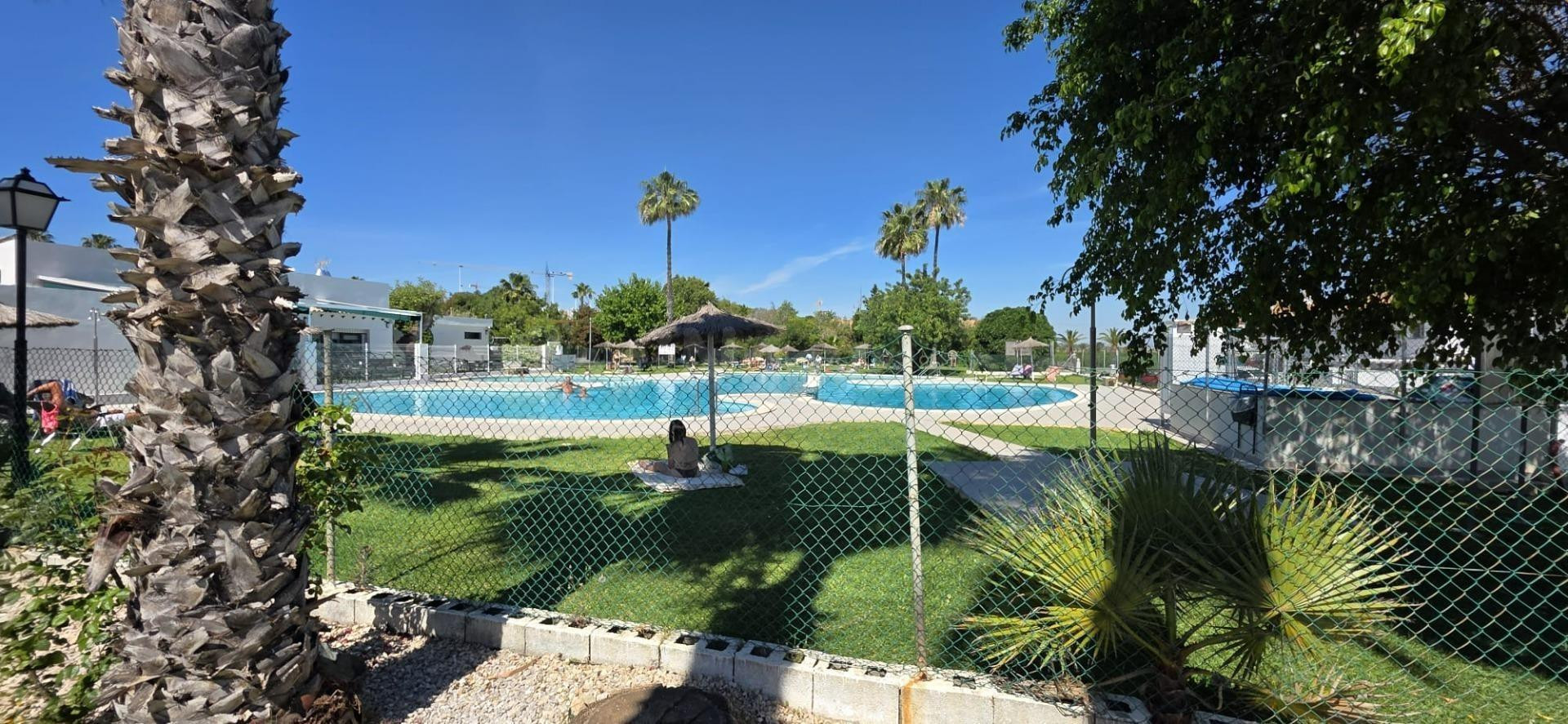 FABULOSA VIVIENDA CON PISCINA COMUNITARIA Y ZONA DEPORTIVA, 