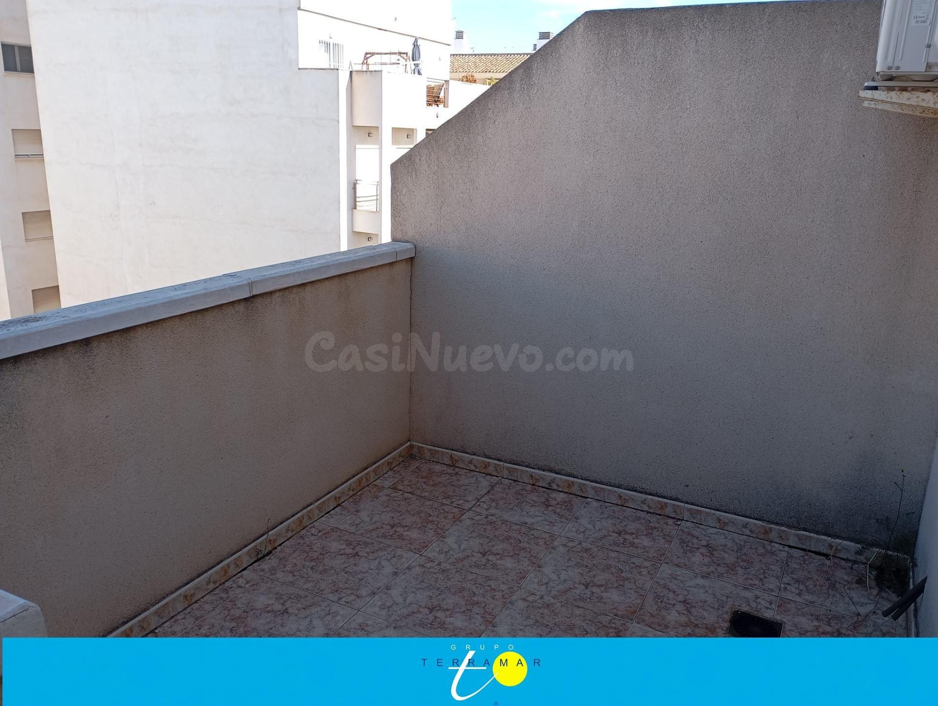 MAGNIFICO ATICO, RODEADO DE TODOS LOS SERVICIOS Y A UNOS PAS