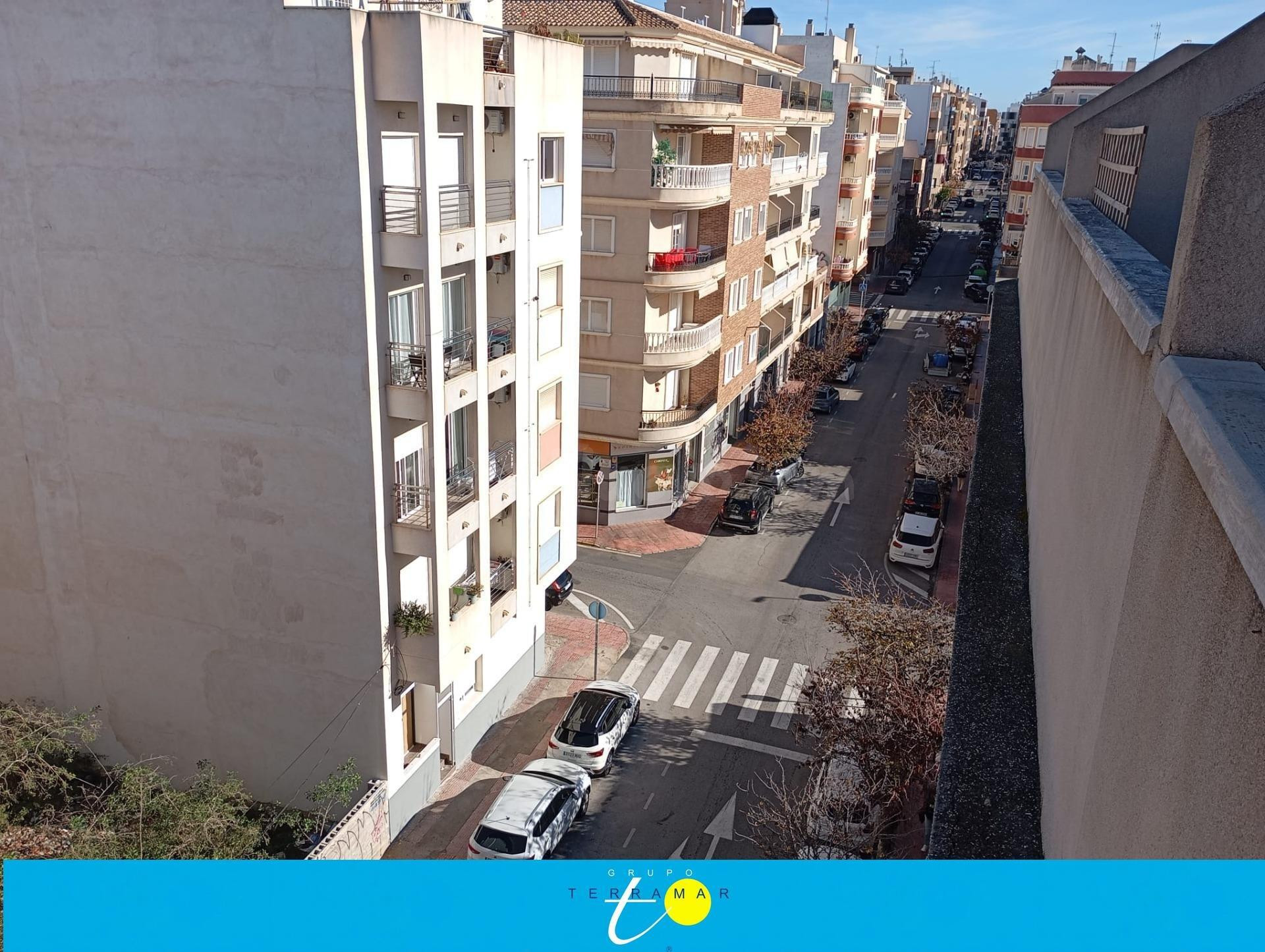 MAGNIFICO ATICO, RODEADO DE TODOS LOS SERVICIOS Y A UNOS PAS - foto 2