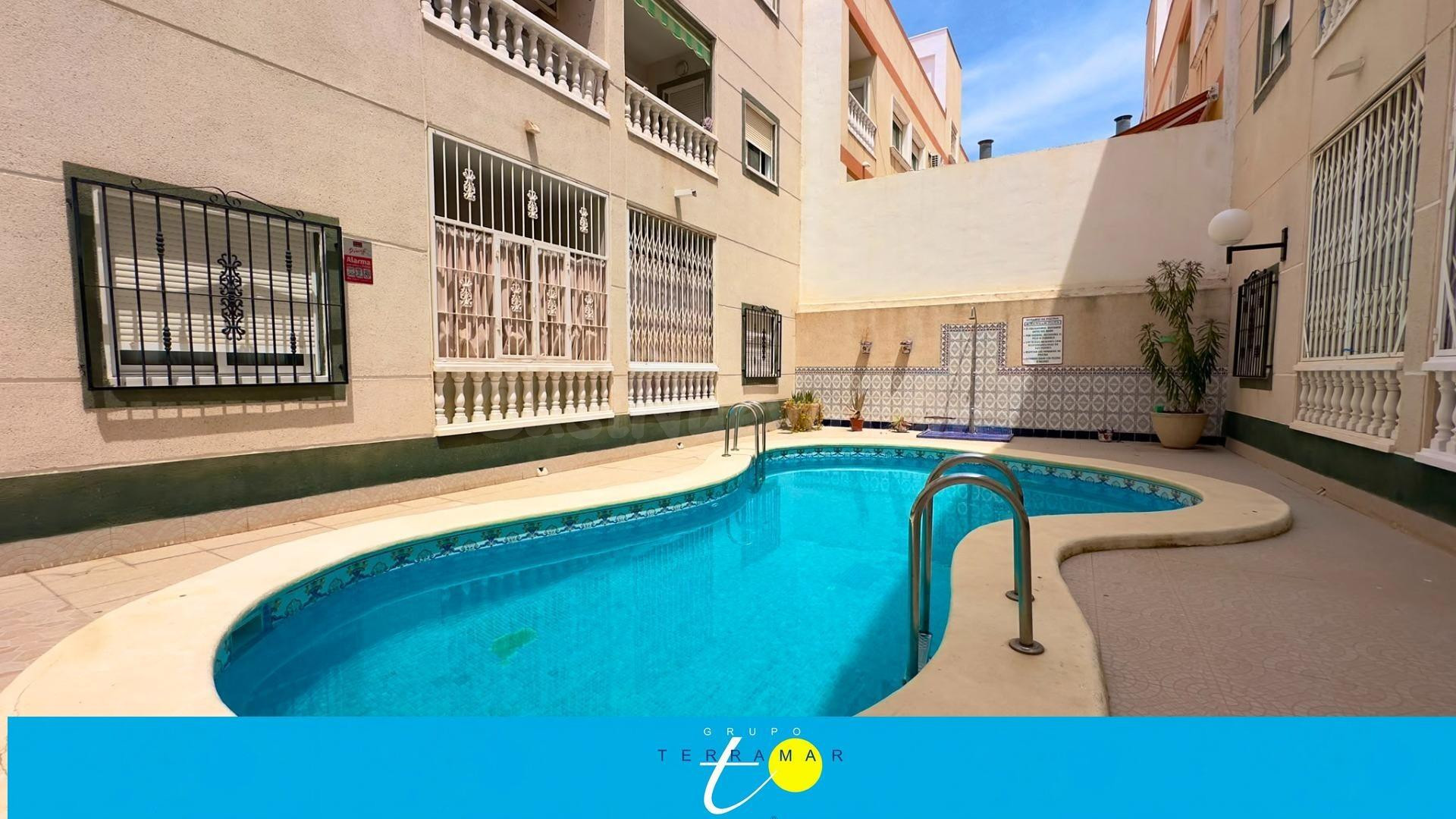 FABULOSO APARTAMENTO CON PISCINA COMUNITARIA, IDONEO COMO VA