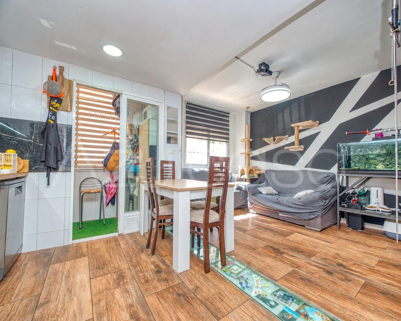 Bajo en venta de 3 dormitorios y 2 baños con garaje y trastero en San Vicente del Raspeig - foto 2