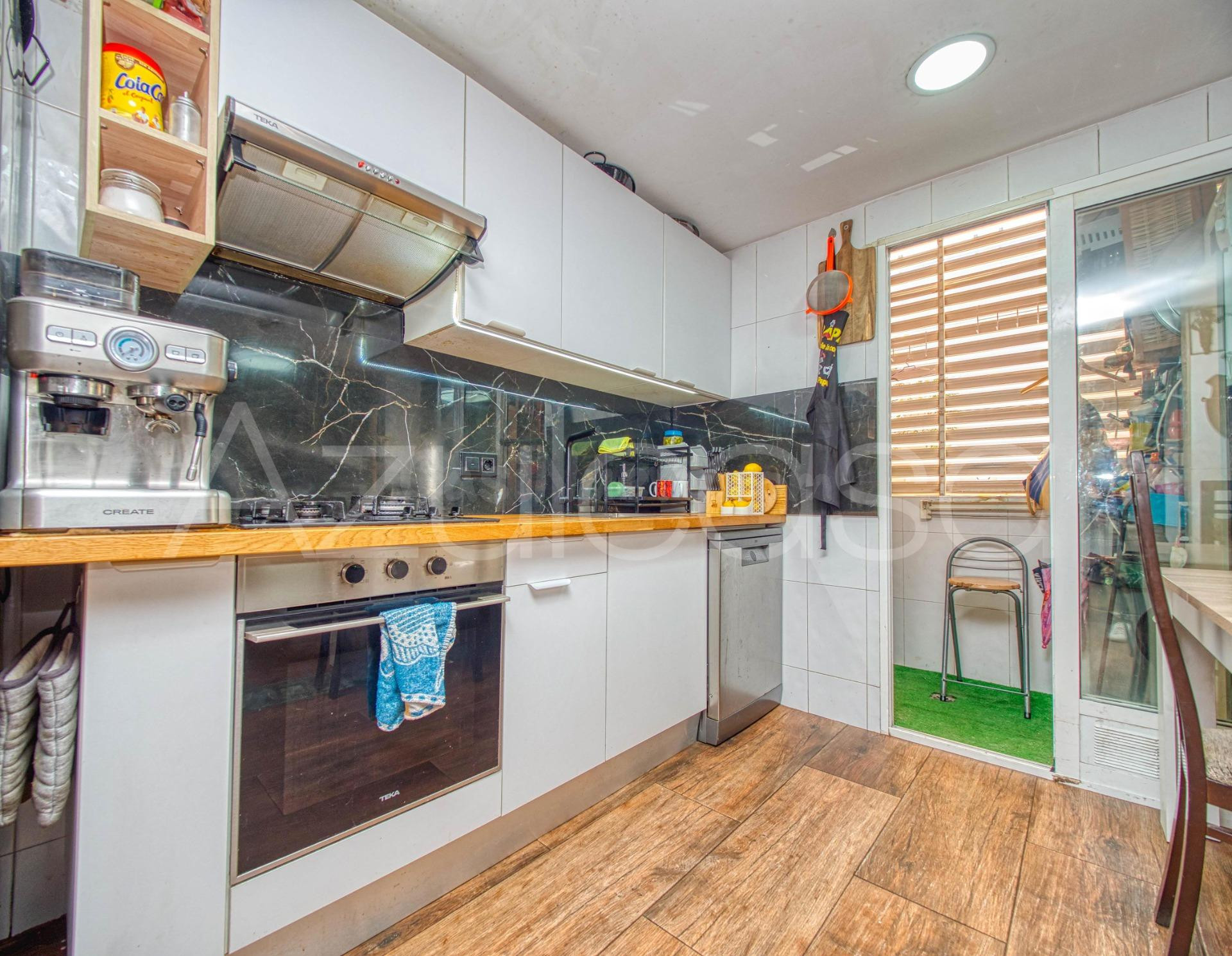 Bajo en venta de 3 dormitorios y 2 baños con garaje y trastero en San Vicente del Raspeig - foto 4