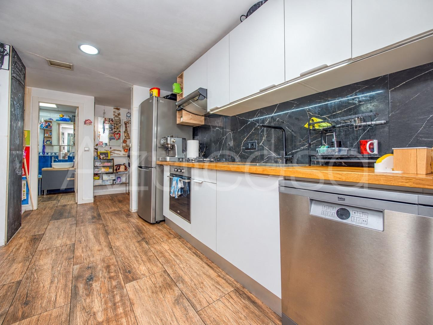Bajo en venta de 3 dormitorios y 2 baños con garaje y trastero en San Vicente del Raspeig - foto 5
