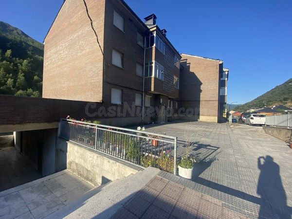 Local comercial 235m² en alquiler - Cerredo 1