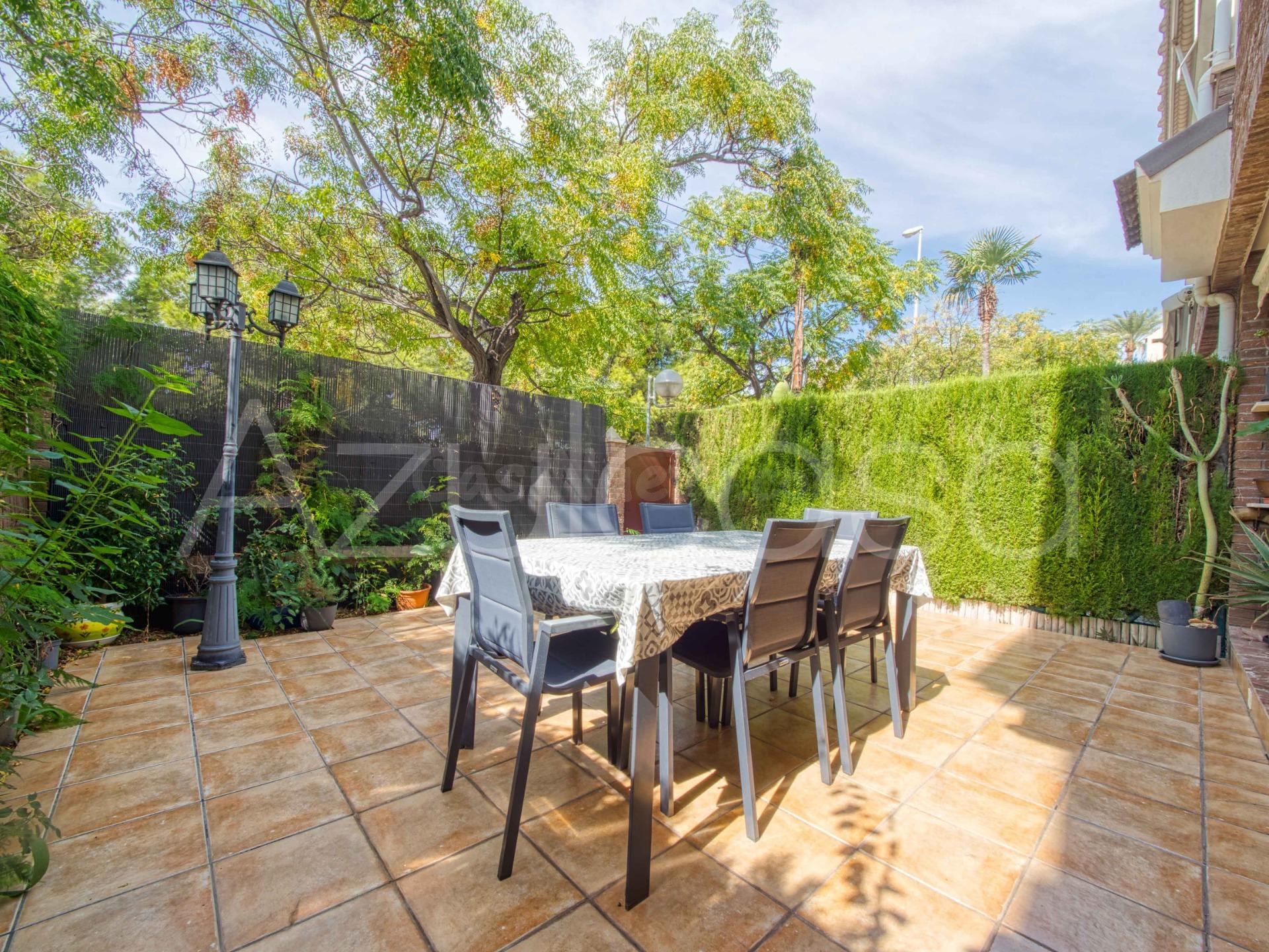 Adosado en venta de 4 plantas: 4 dormitorios y 3 baños con g - foto 4