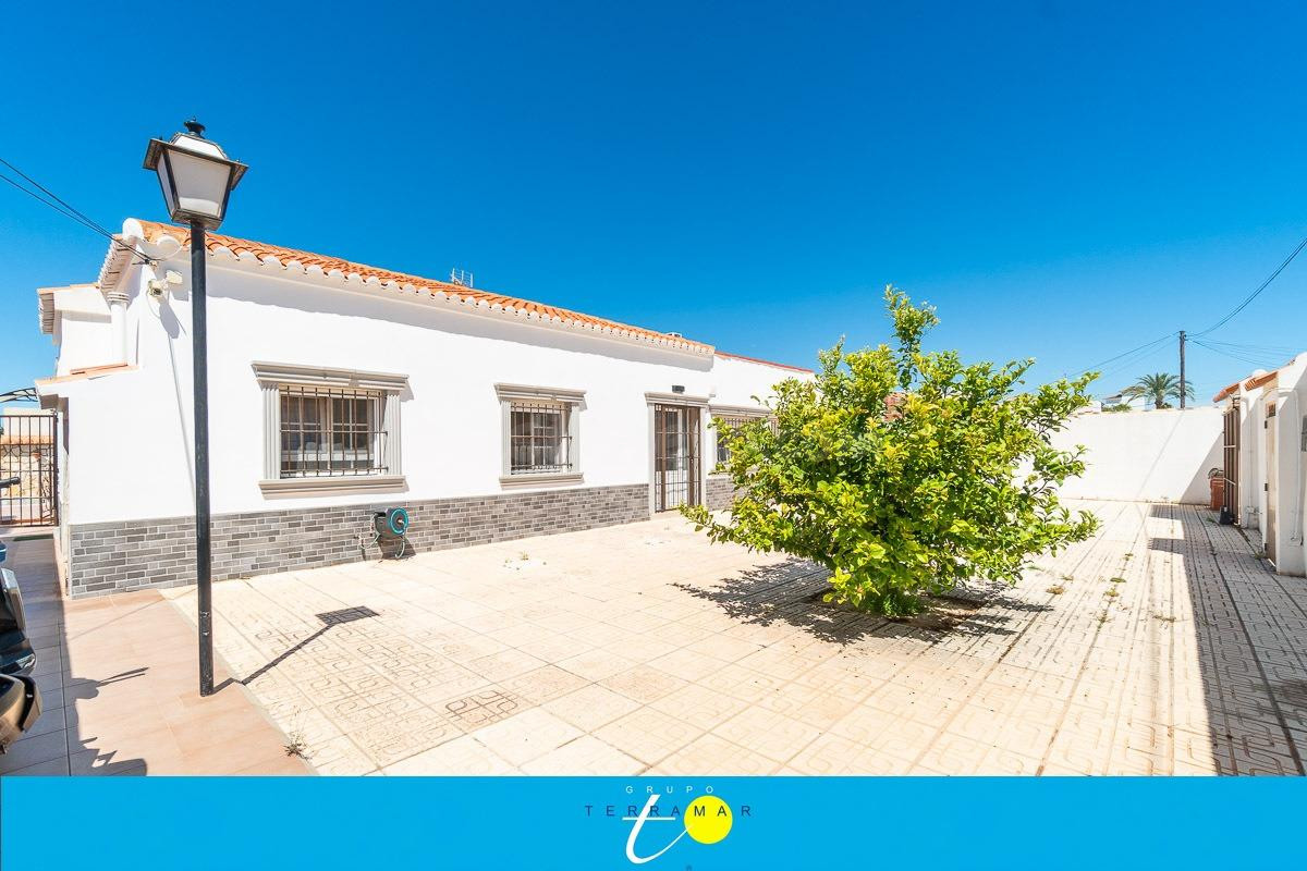 MAGNIFICA VILLA CON PISCINA PRIVADA Y GRAN TERRAZA, IDEAL PARA FAMILIAS