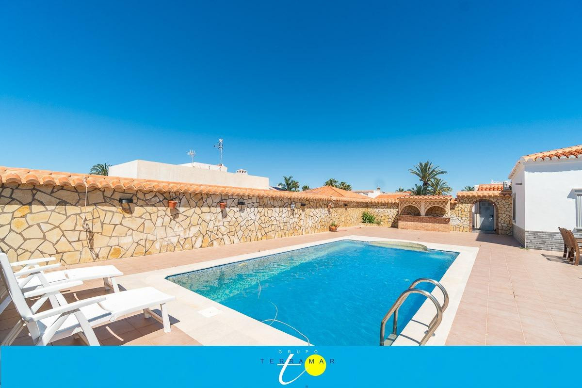MAGNIFICA VILLA CON PISCINA PRIVADA Y GRAN TERRAZA, IDEAL PA - foto 2