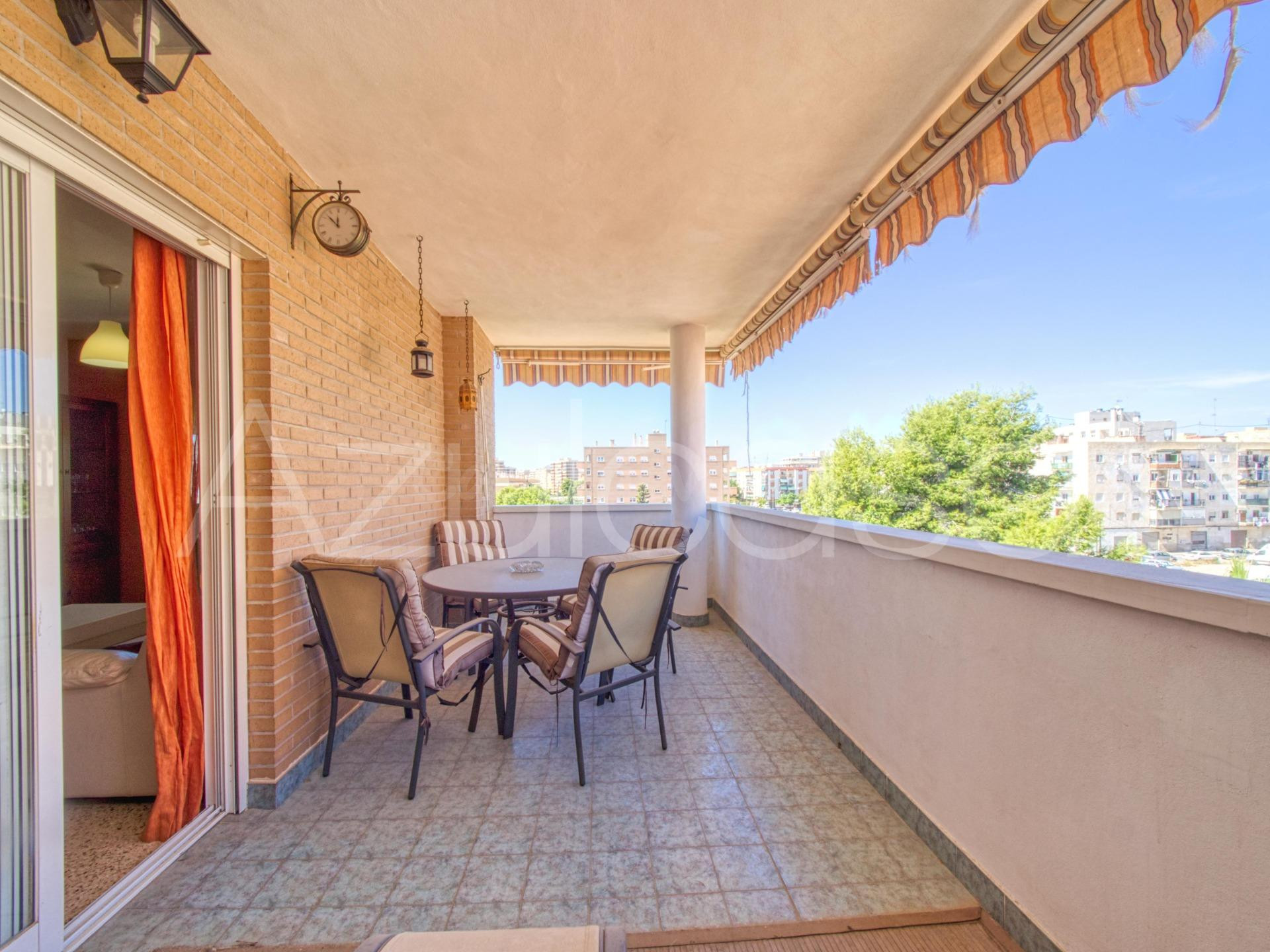 Piso en venta de 3 dormitorios y 2 baños con garaje y trastero en Parque de las Avenidas