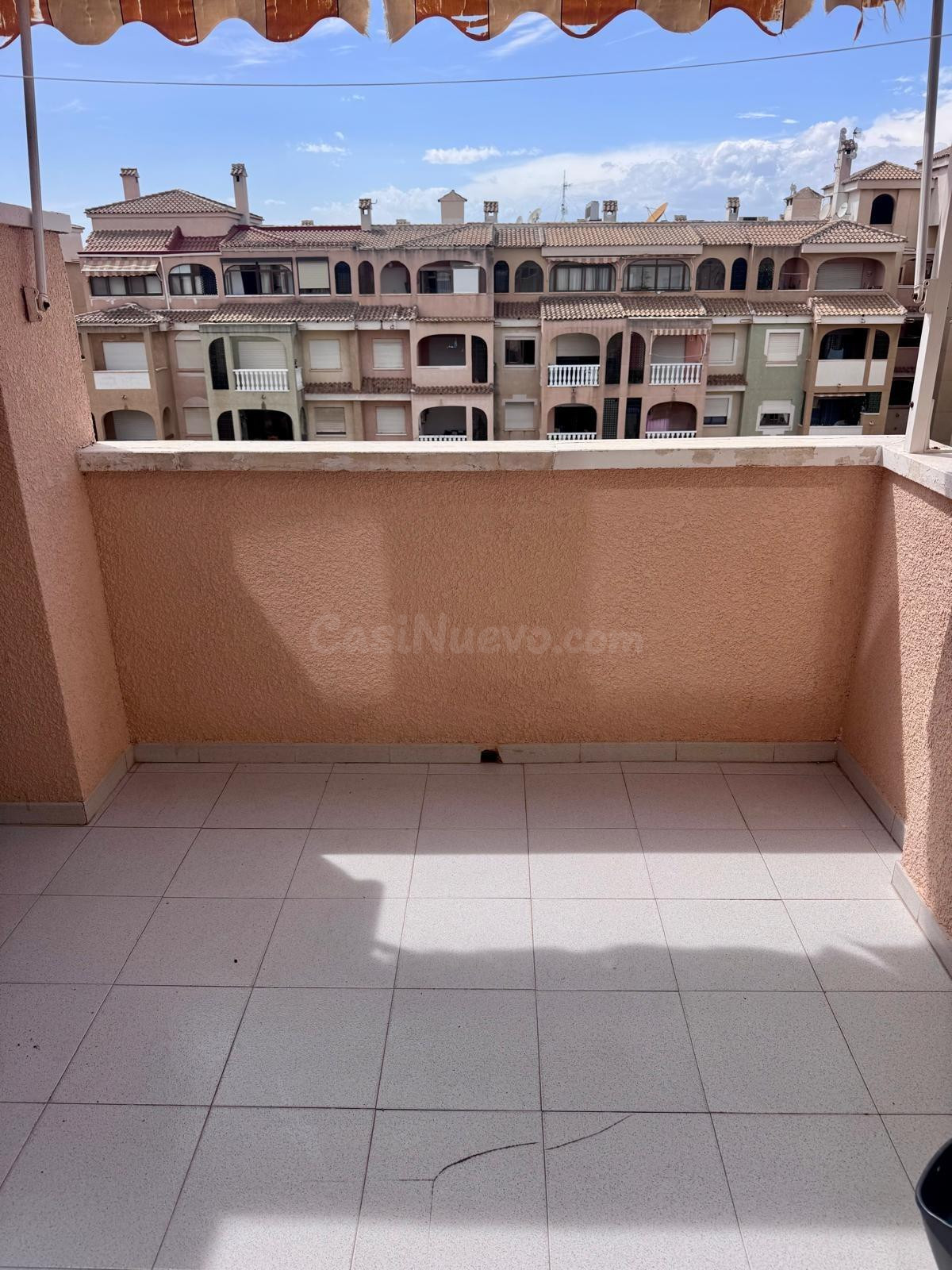 APARTAMENTO DE 2 DORMITORIOS CON PISCINA COMUNITARIA EN RESI - foto 3