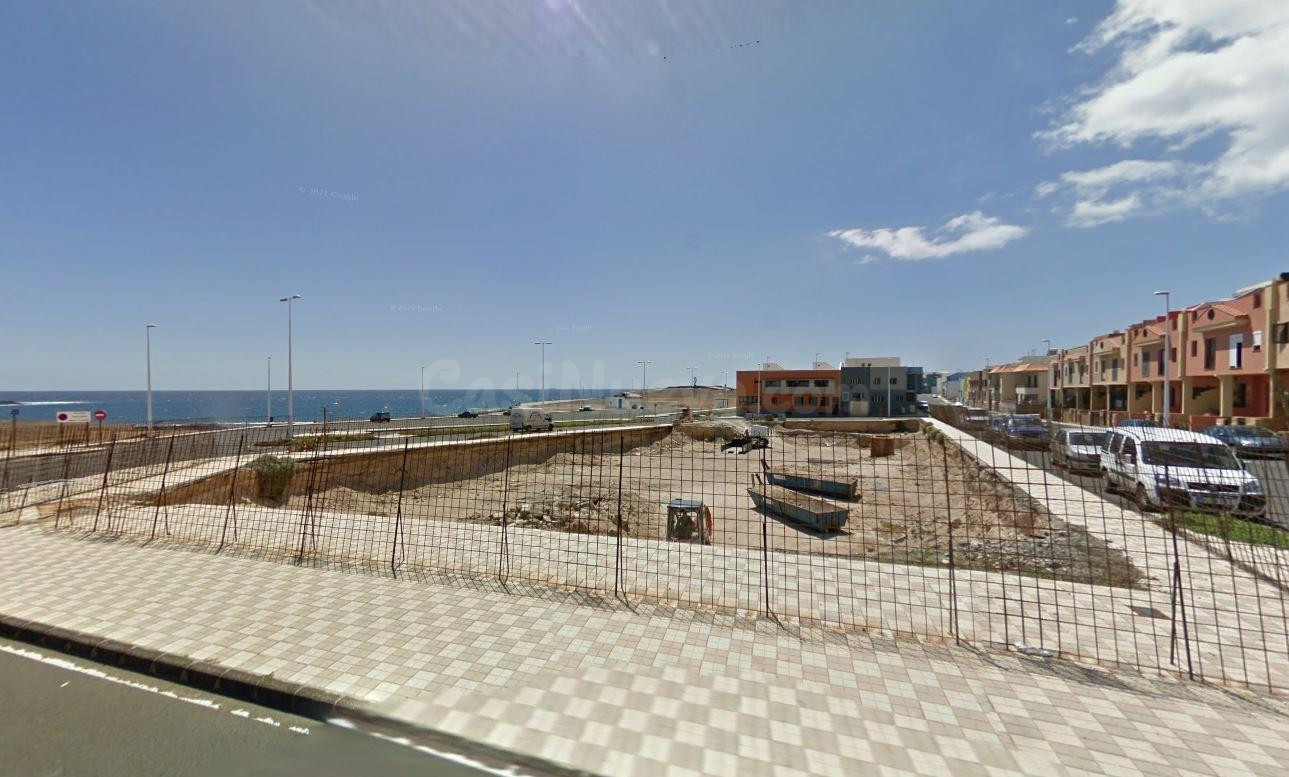 PARCELA URBANA / COMERCIAL FRENTE AL MAR IDEAL PARA INVERSIÓ