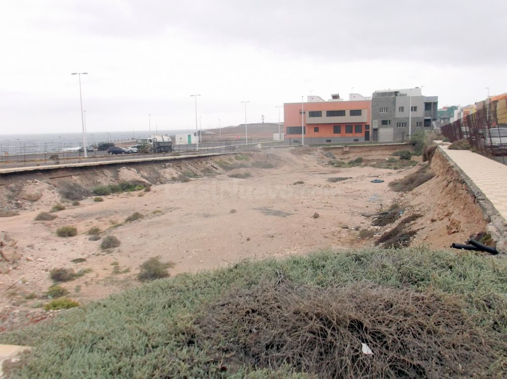 PARCELA URBANA / COMERCIAL FRENTE AL MAR IDEAL PARA INVERSIÓ - foto 3