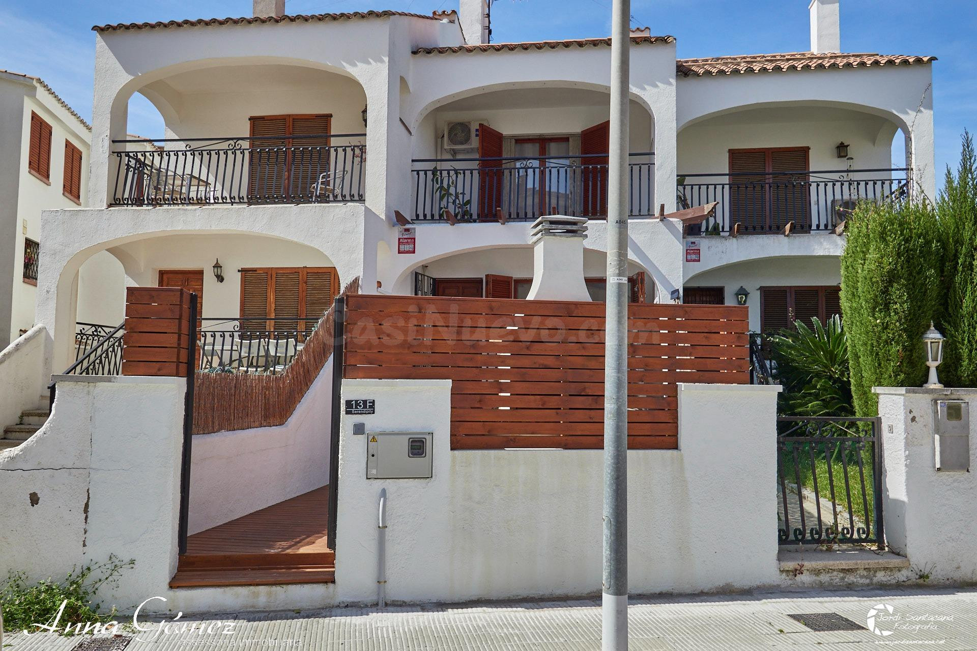Acogedora casa adosada en El Prat de Cunit a solo 150 metros - foto 4