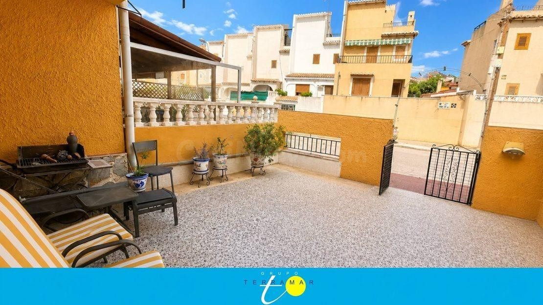 MAGNIFICO ADOSADO, IDEAL PARA FAMILIAS, RODEADO DE TODOS LOS