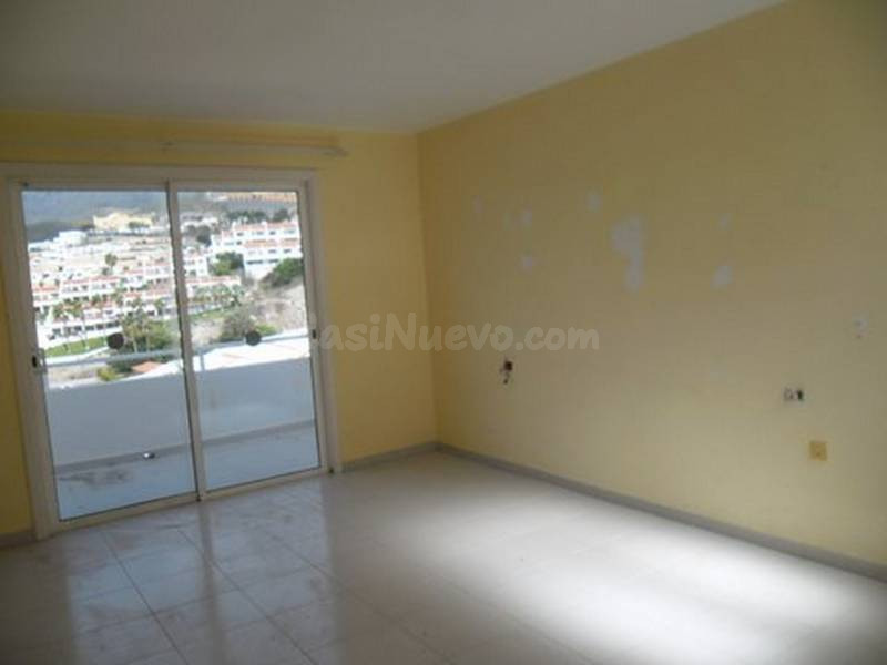 Piso 55 m2 mas terraza en costa adeje en complejo con piscin - foto 2