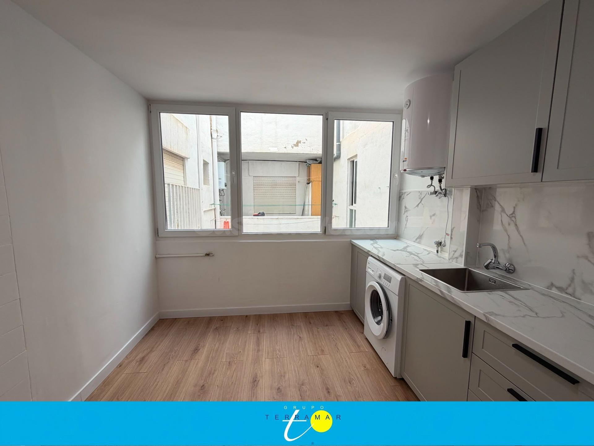 ENCANTADOR APARTAMENTO TOTALMENTE REFORMADO A TAN SOLO 100 M - foto 2