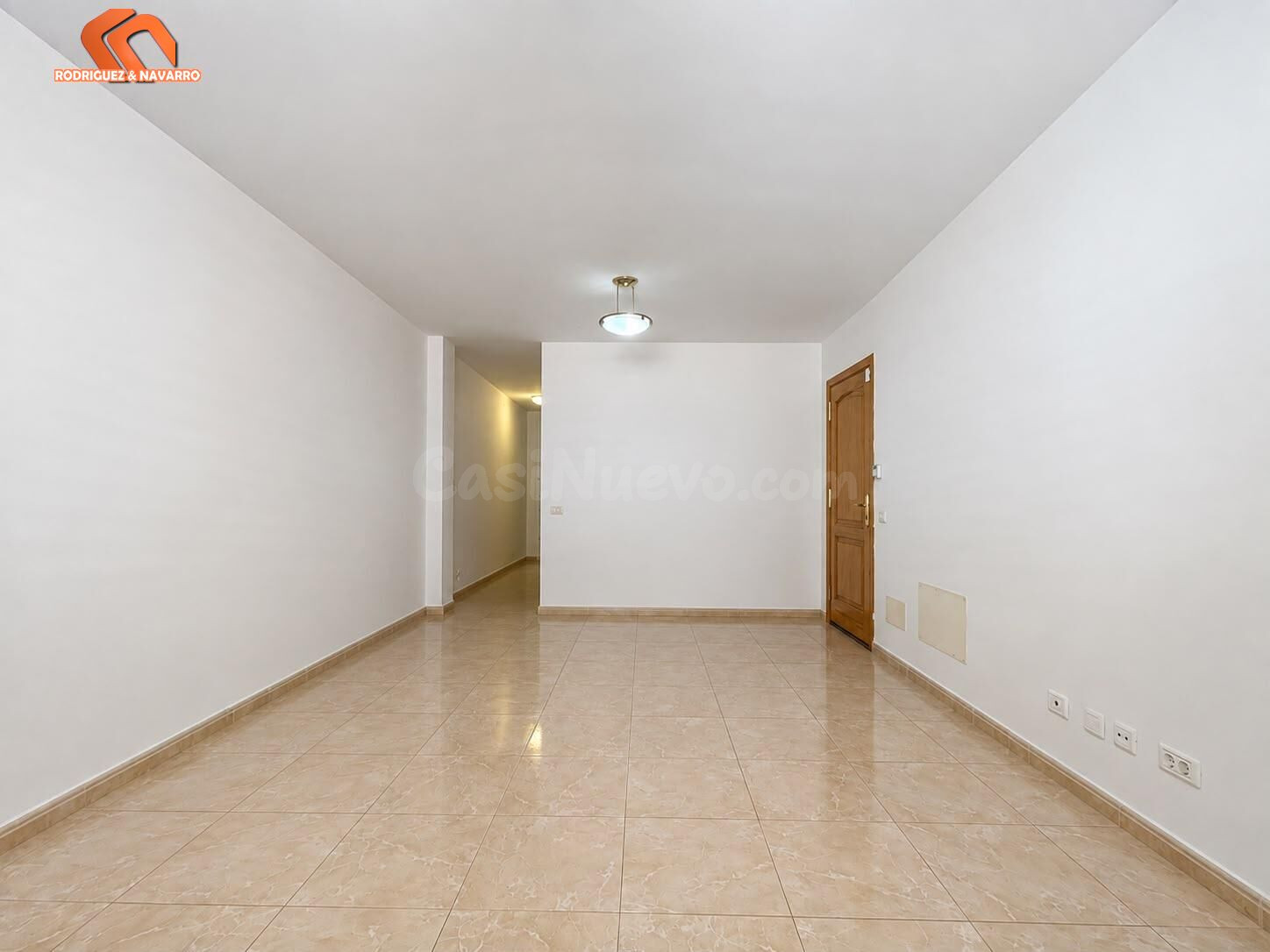 Piso de tres dormitorios con garaje en Cruce de Arinaga - foto 2