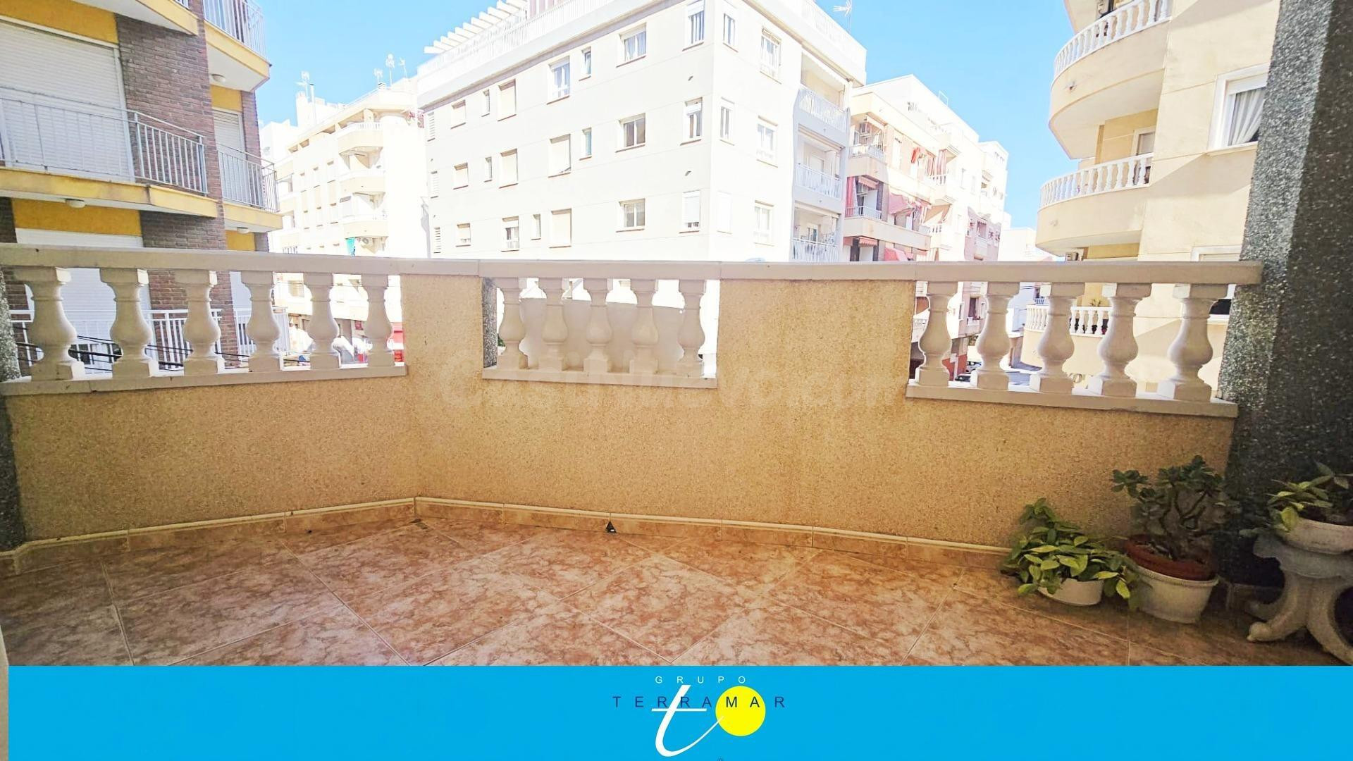 MAGNIFICA VIVIENDA EN EL CENTRO DE TORREVIEJA A UNOS PASOS D - foto 3