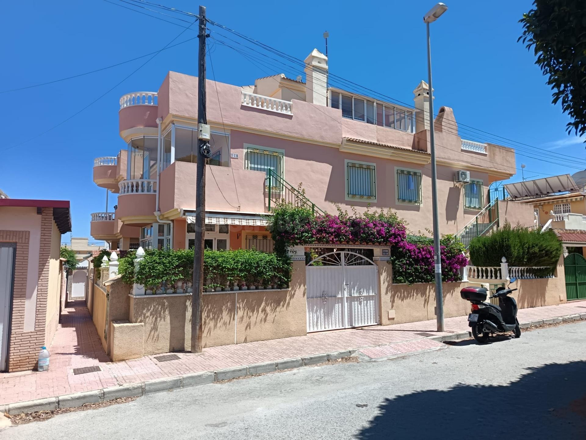MAGNIFICO BUNGALOW EN PLANTA BAJA Y CON PISCINA COMUNITRIA,  - foto 2