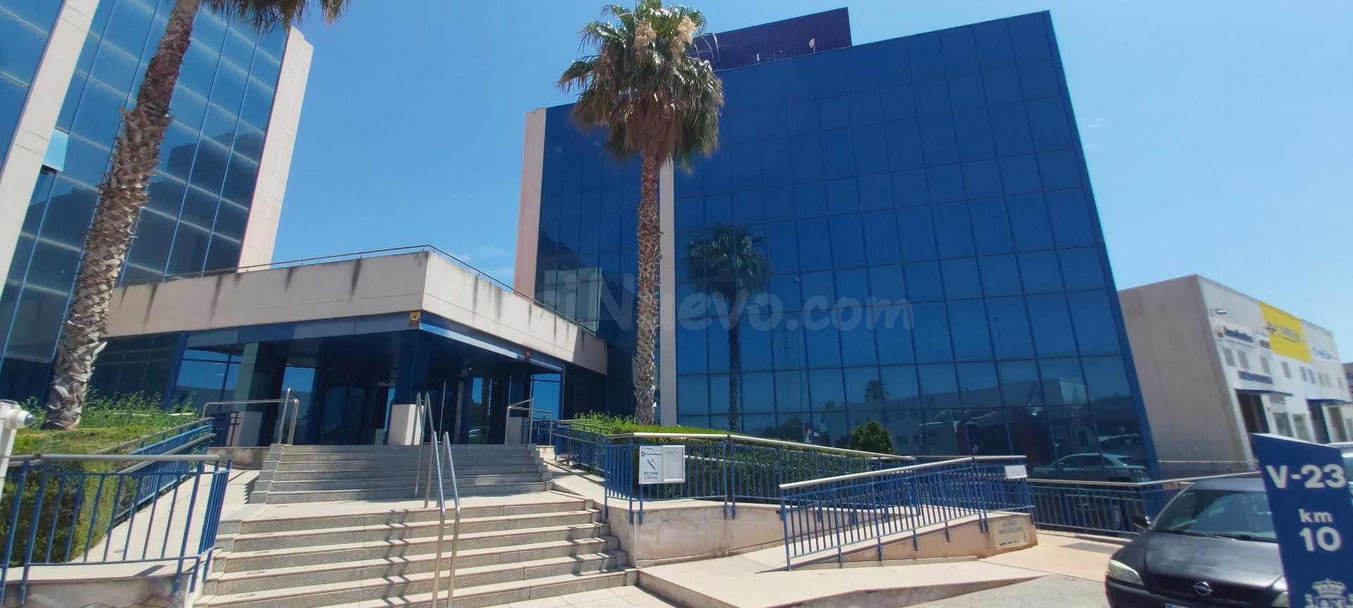 ¡¡OFICINAS EN CENTRO DE NEGOCIOS CON 2 PLAZAS DE GARAJE INCL - foto 2