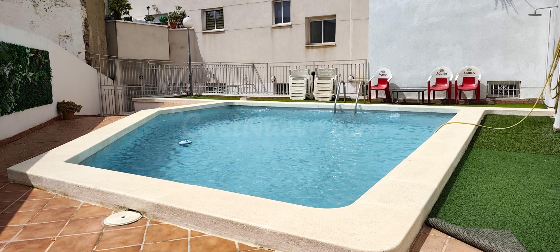 Amplia vivienda de 4 dormitorios con piscina en Villafranque